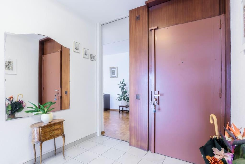 Tourelle 2 - Spacieux Dans Le Centre De Geneve Apartamento *
